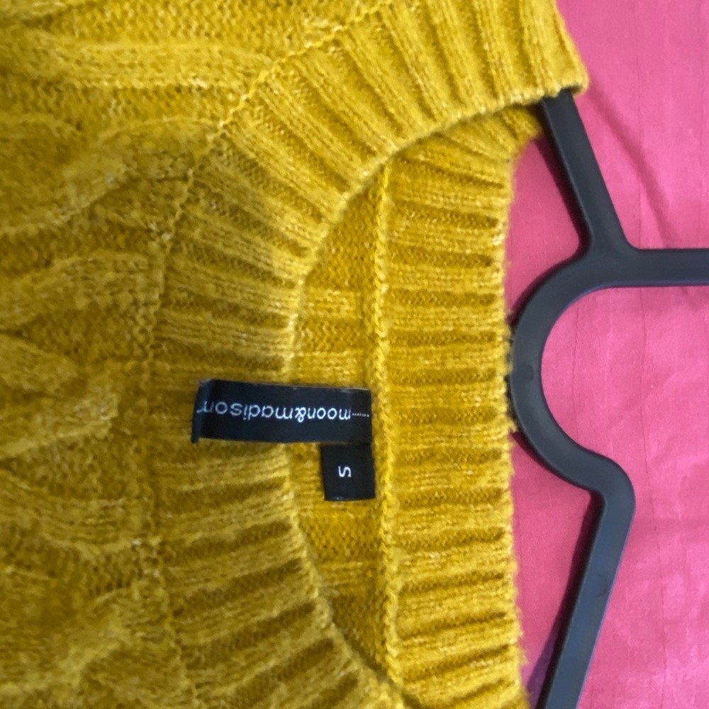 Sweater - Picture 3 of 5